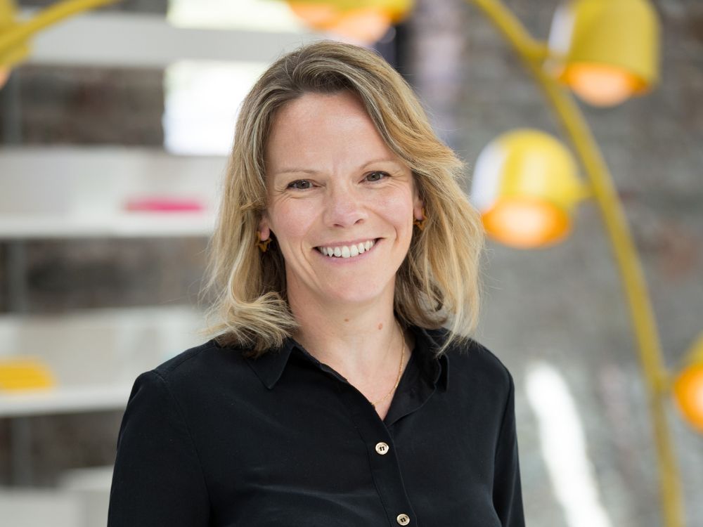 Headshot of Financial Services PR Expert - Helen Embleton AMBITIOUS